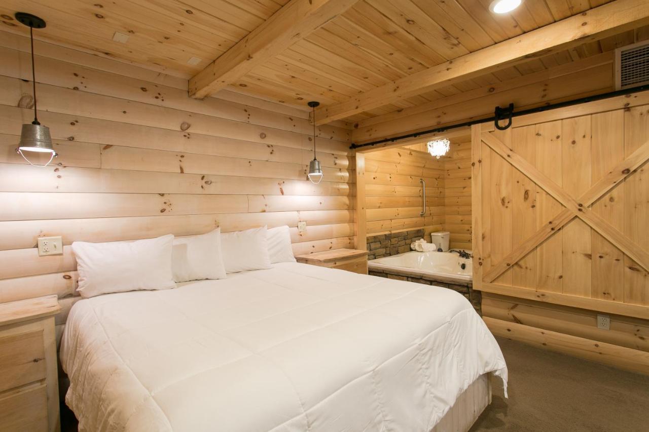 Hummingbird Haven Cabin By Amish Country Lodging Berlin Exterior photo